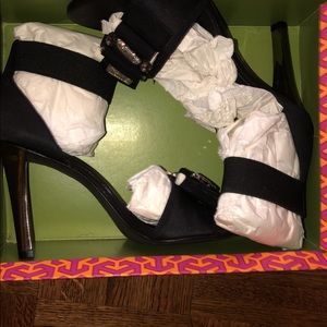 NEVER WORN, AUTHENTIC** Tory Burch Heels